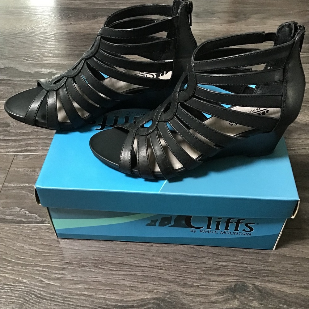 Cliffs wedge sandals by White Mountain, size 7